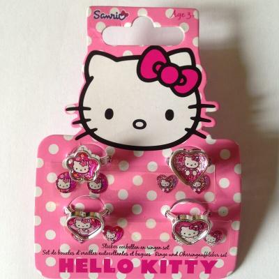 4 bagues et 8 boucles d'oreilles Hello Kitty