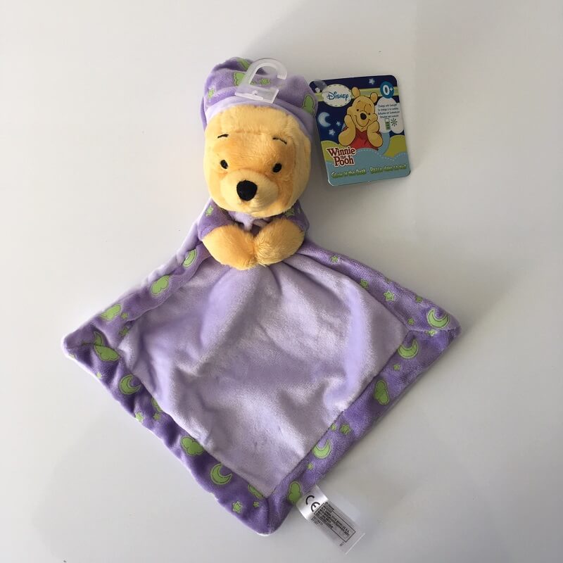 Doudou Winnie l'ourson Disney qui brille dans le noir