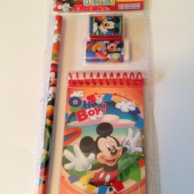 Un beau set de papeterie Mickey Disney