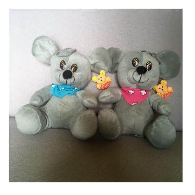 Peluche sourie avec son bandana